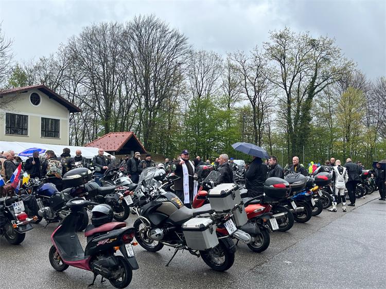 Slika /Novi direktorij/a-moto 1.jpg